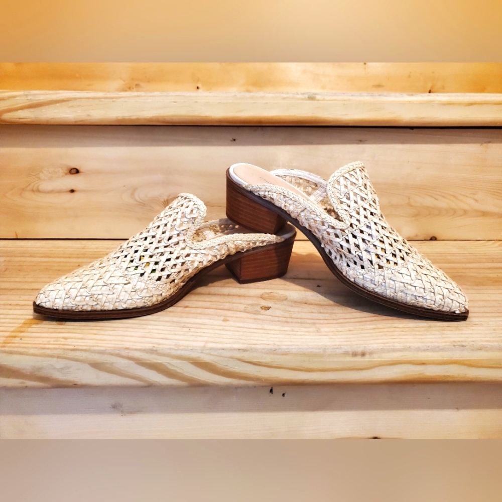 Chinese Laundry Size 9 Cream Leather Mules